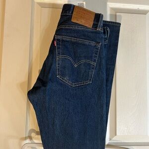 Men’s Levi jeans straight leg. Like new